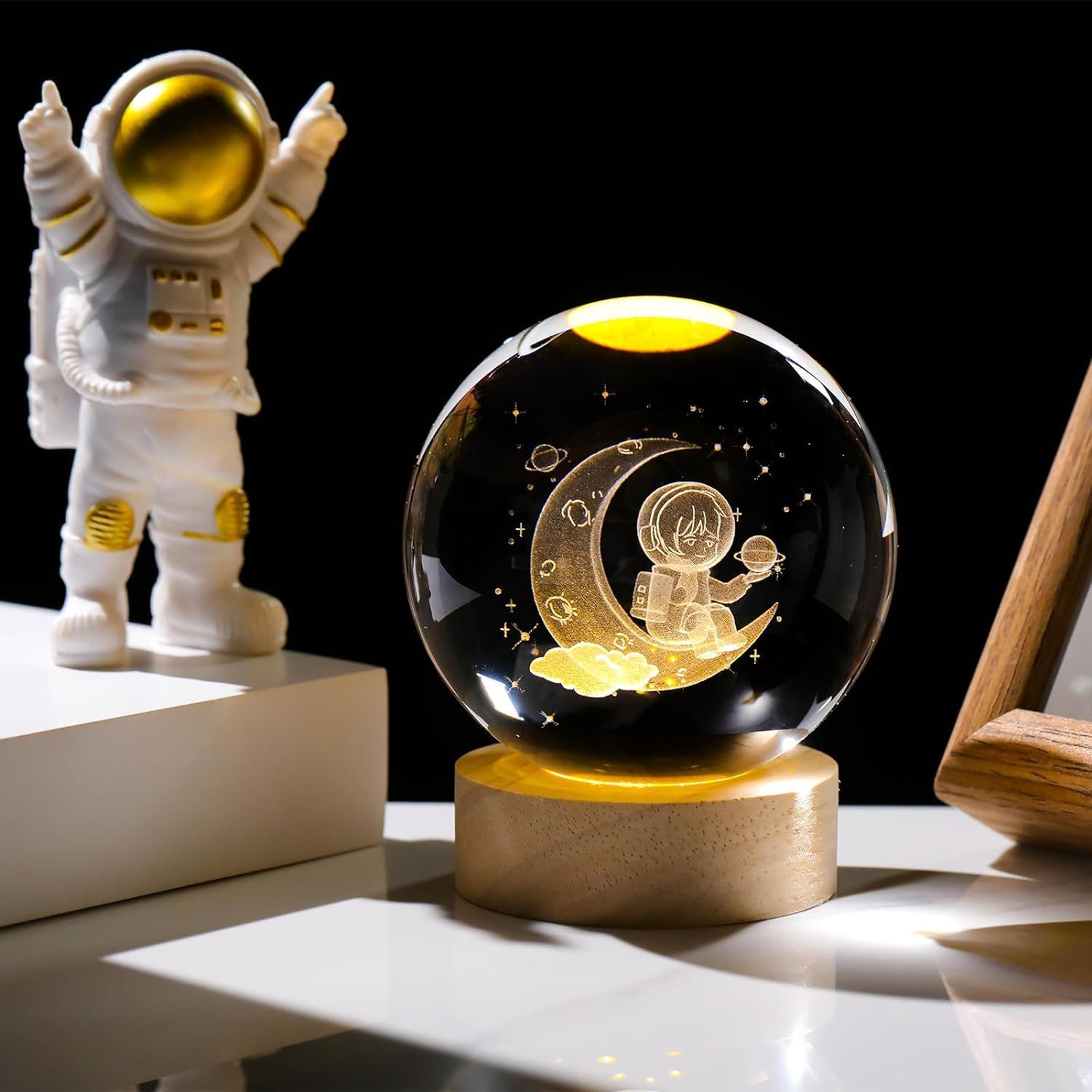 Moon Astronaut Crystal Ball Night Lamp USB Table Colorful LED Wooden Crystal Ball for Home Decoration (Moon Astronaut)