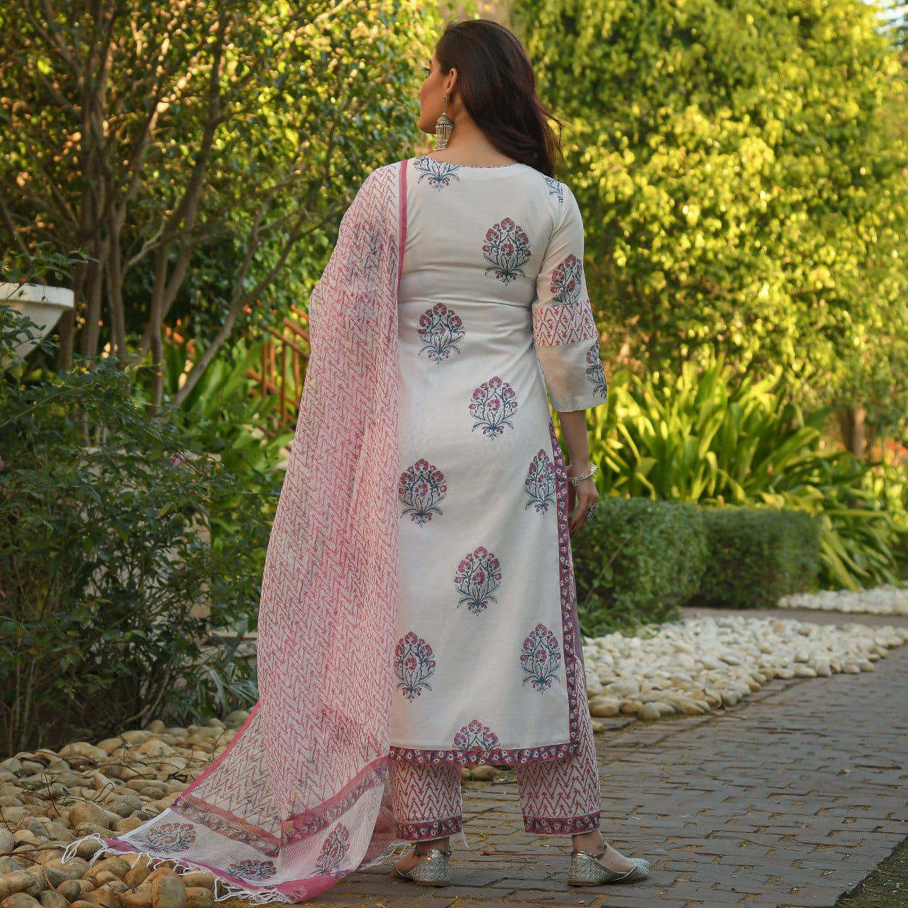 Women Floral Printed Kurta and Pant set with Dupatta