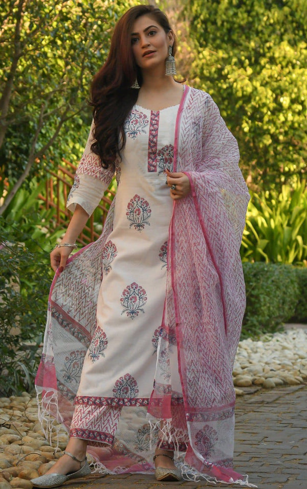 Women Floral Printed Kurta and Pant set with Dupatta