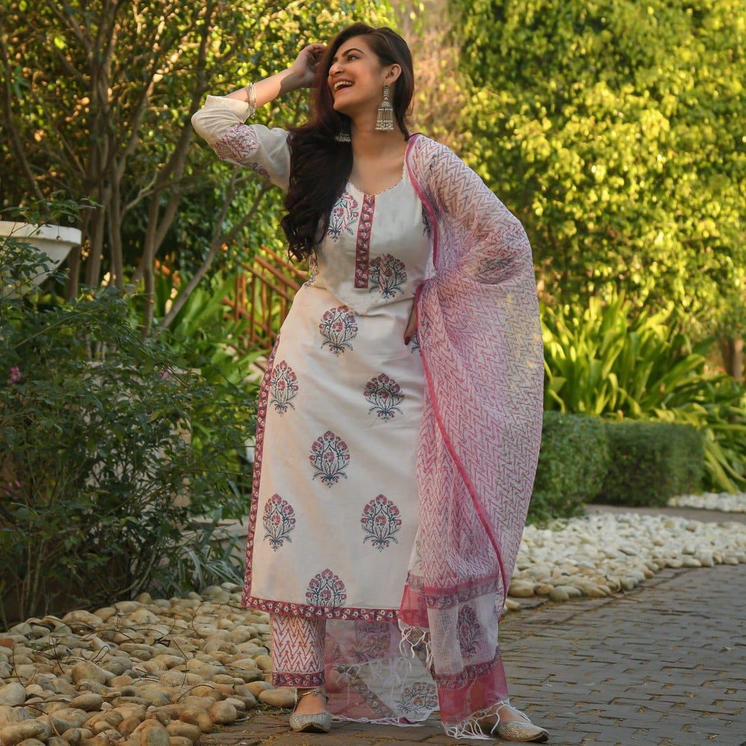 Women Floral Printed Kurta and Pant set with Dupatta