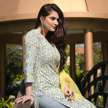 Women Royal Floral Printed Kurta and Pant set with Dupatta